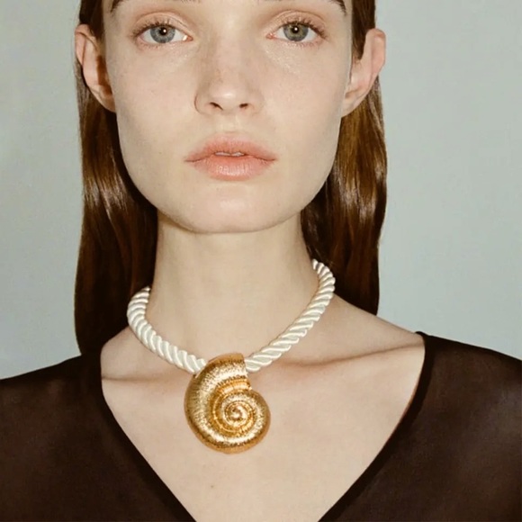 Zara Jewelry - New Zara Gold Snail Shell Rope Necklace